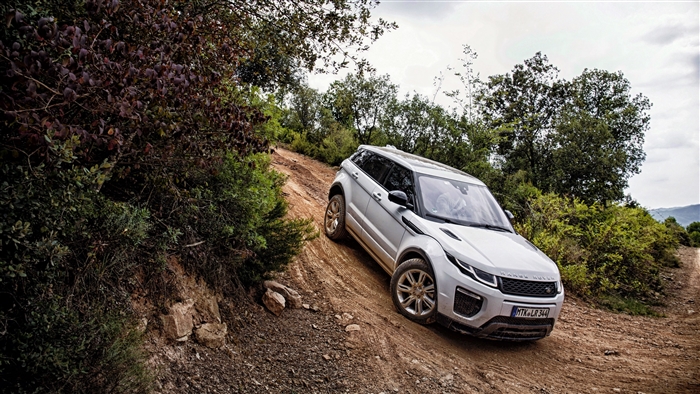 Silver Range Rover Evoque driving down a dirt hill