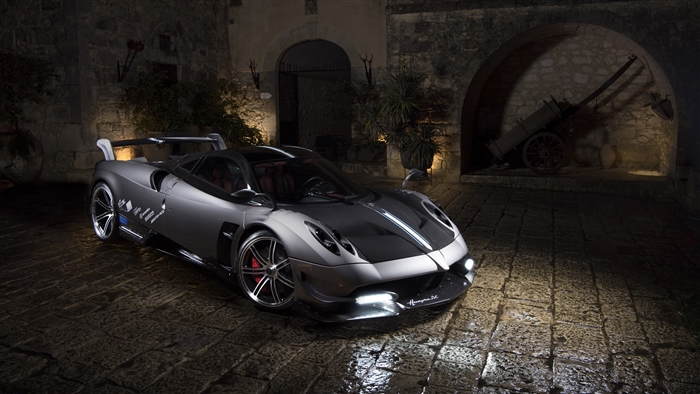 Pagani Huayra Roadster BC side view 4K