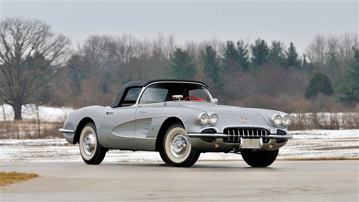 Silver Chevrolet Corvette Convertible 4K