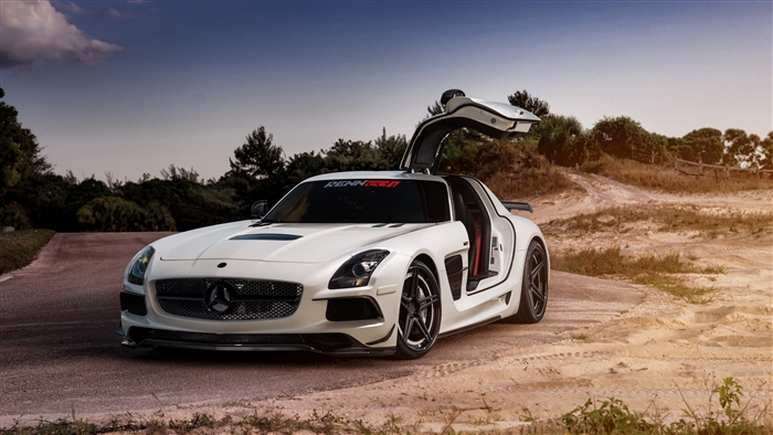 White Mercedes SLS Black Series Renntech 4K