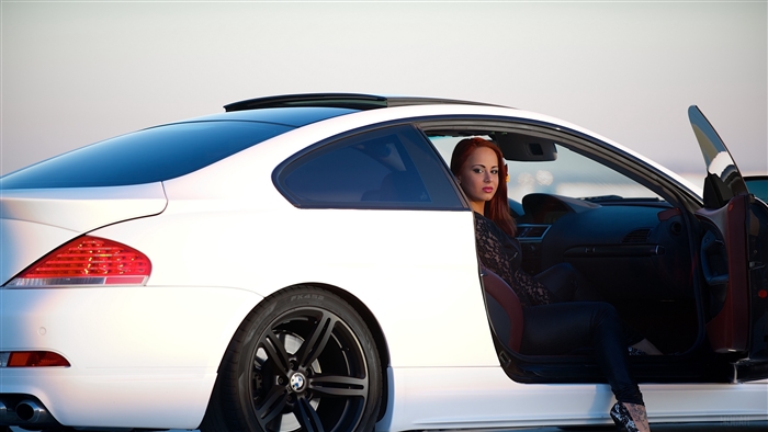 Woman in a white BMW M6 E63 4K
