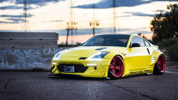 Yellow Nissan 350Z with red rims 4K
