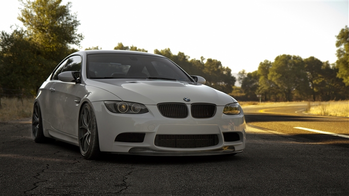 White BMW M3 E92 4K