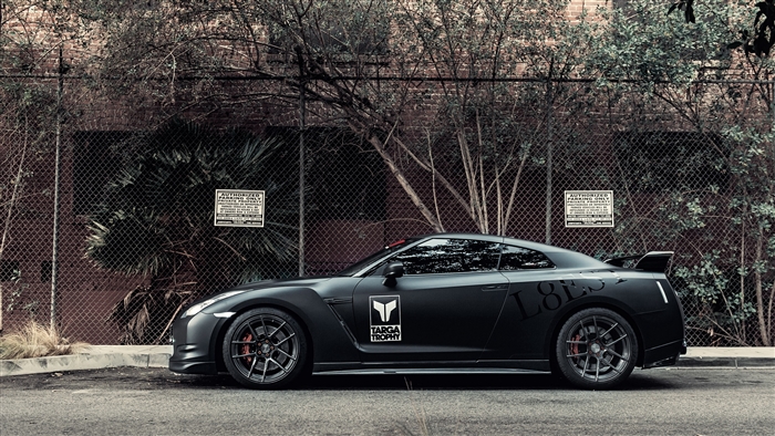 Matte black Nissan GT-R 4K