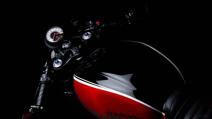 Motorcycle speedometer and handlebars