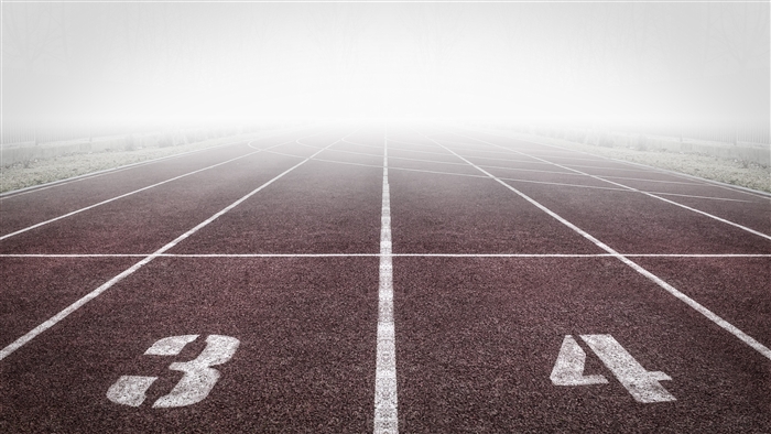 Running track lanes 3 and 4 in fog 4K