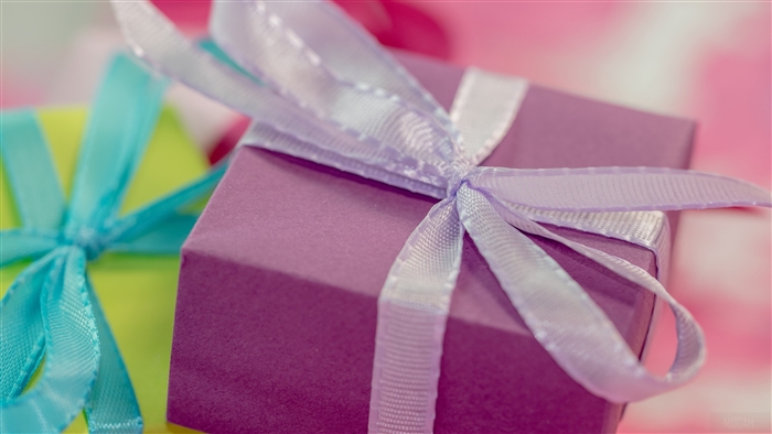 Purple and yellow gift boxes with ribbons 4K