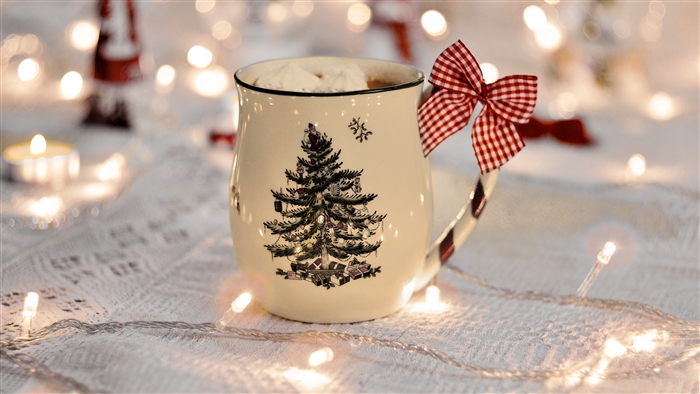 Christmas mug with garland and bow 4K