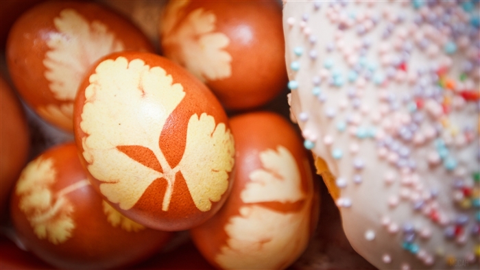 Decorated Easter Eggs and Cake