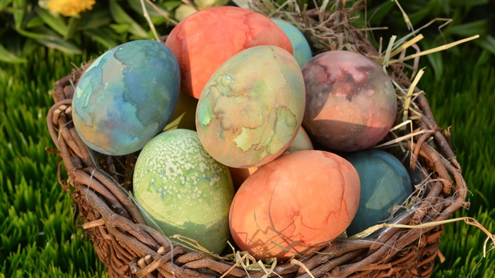 Easter eggs in a basket on grass 4K