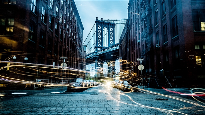 DUMBO Street with Manhattan Bridge 4K