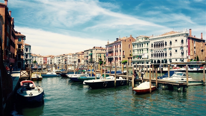 Venice, Italy: Grand Canal with Boats 4K