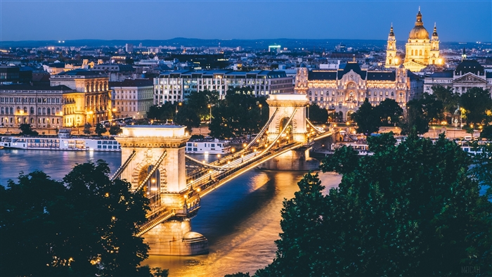 Chain Bridge at night in Budapest, Hungary 4K