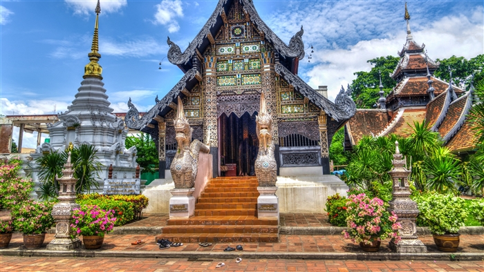 Wat Chedi Luang Temple in Chiang Mai, Thailand 4K