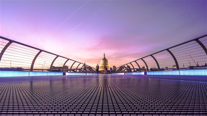 Millennium Bridge London at sunset 4K