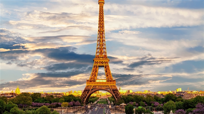 Eiffel Tower in Paris at Sunset 4K