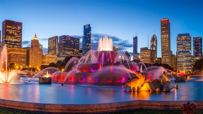 Buckingham Fountain and Chicago Skyline at Dusk 4K