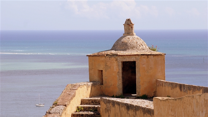 Castle tower overlooking the ocean in Portugal 4K