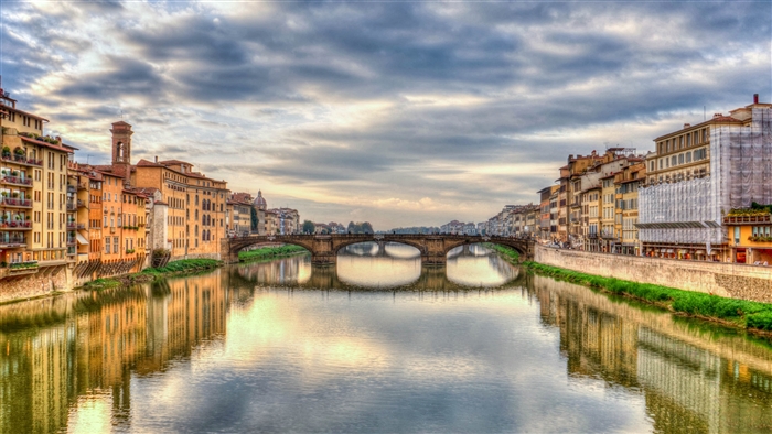 Ponte Vecchio bridge over Arno River in Florence, Italy