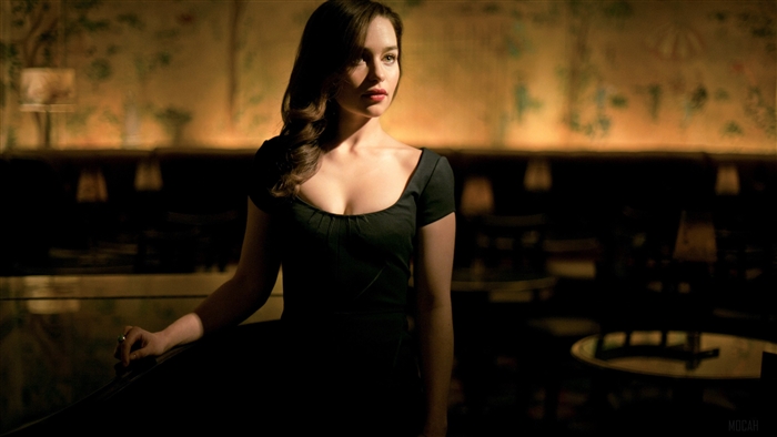 Emilia Clarke in black dress 4K