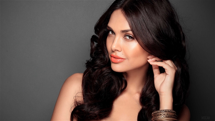 Esha Gupta 4K