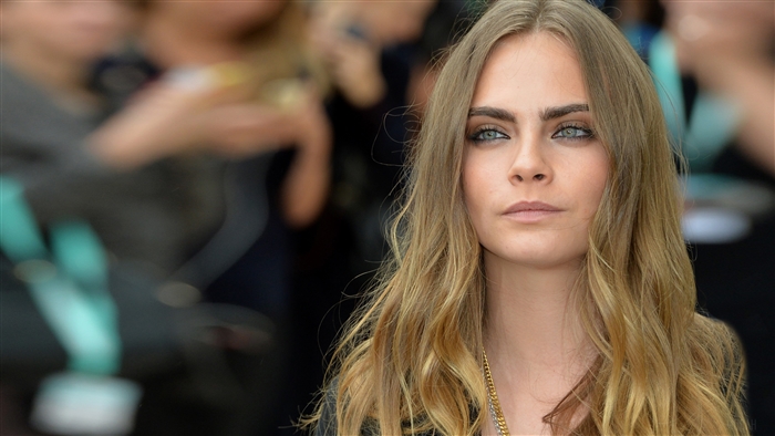 Cara Delevingne Hairs