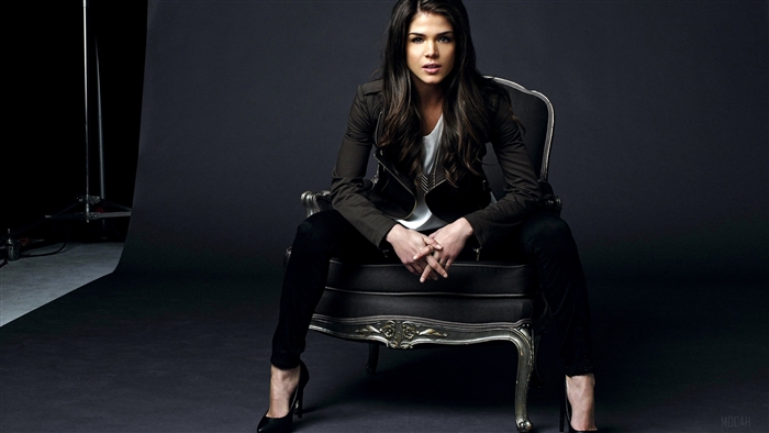 Marie Avgeropoulos sitting in a chair 4K