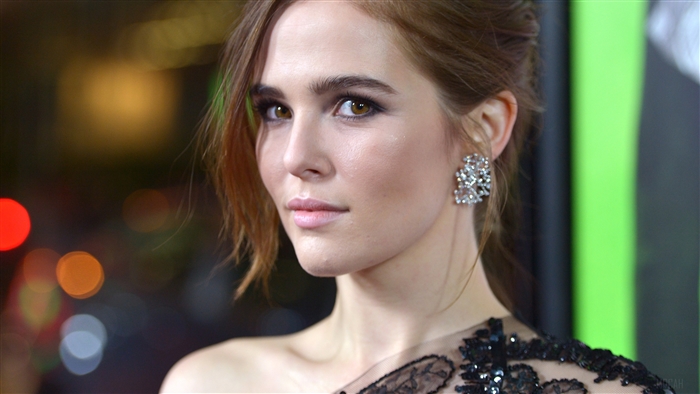 Zoey Deutch Actress