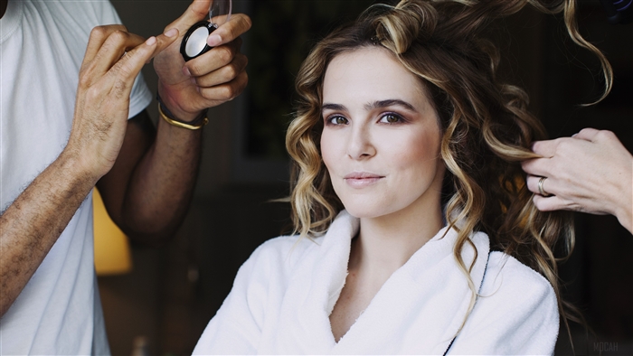 Zoey Deutch getting ready for photoshoot 4K