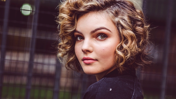 Camren Bicondova