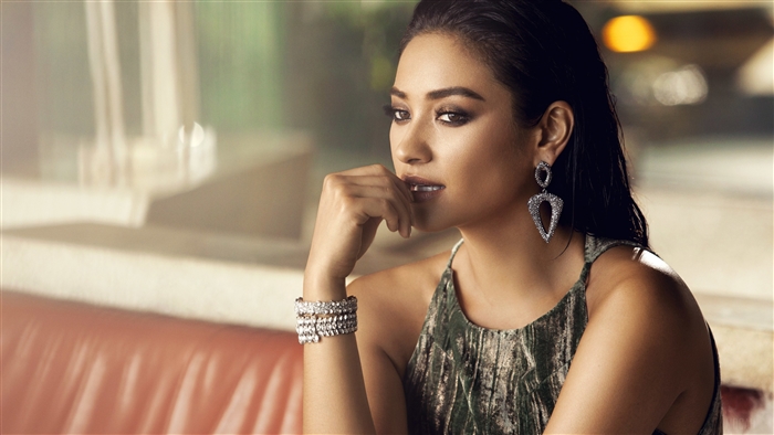 Shay Mitchell