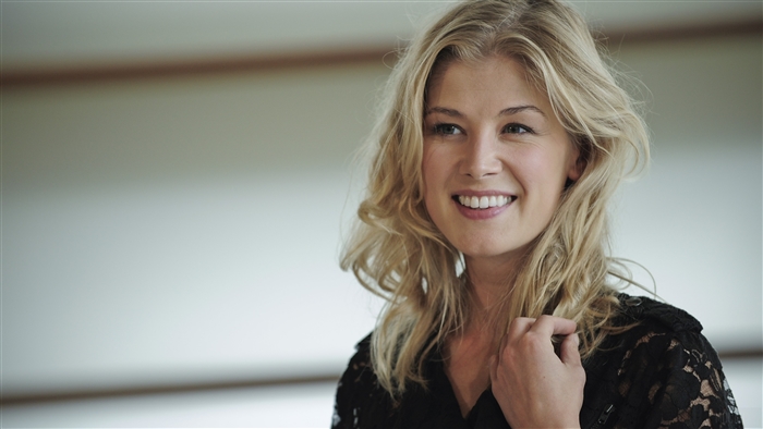 Rosamund Pike