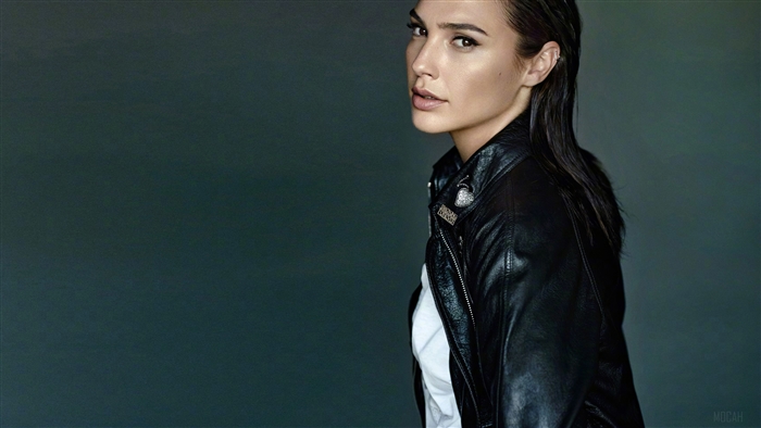 Gal Gadot in Leather Jacket 4K