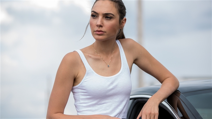 Gal Gadot In Keeping Up With The Joneses