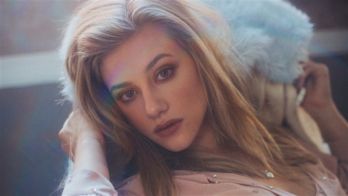 Lili Reinhart