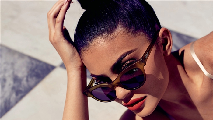 Kylie Jenner wearing Quay sunglasses