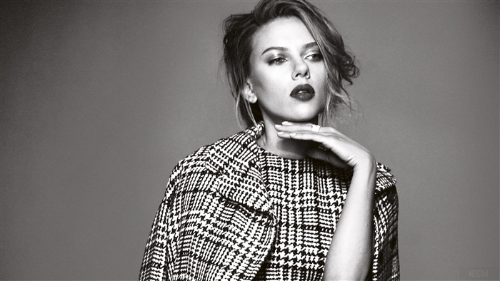 Scarlett Johansson in Monochrome 4K