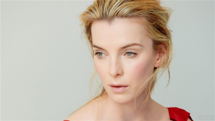 Betty Gilpin