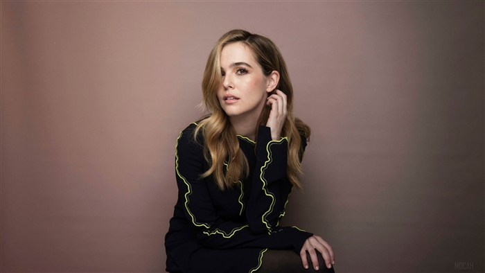Zoey Deutch