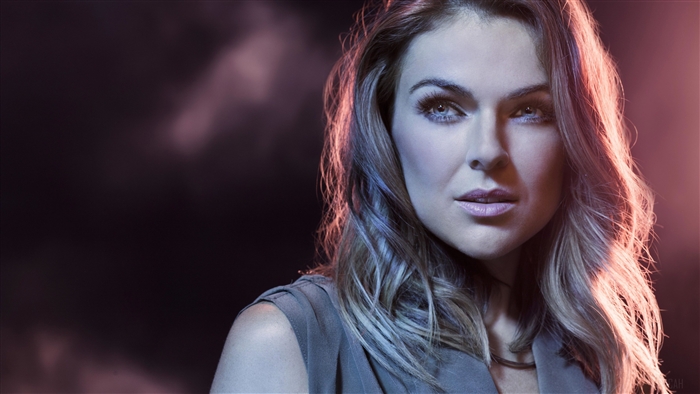 Serinda Swan