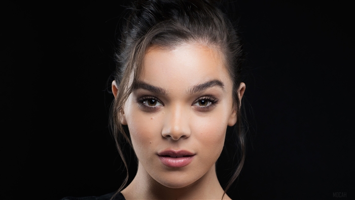 Hailee Steinfeld in 4K
