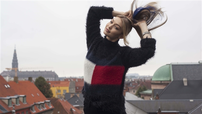 Gigi Hadid in Tommy Hilfiger sweater