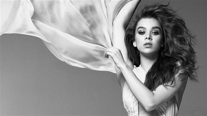 Hailee Steinfeld in Marie Claire 2019 Monochrome 4K