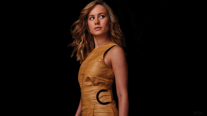 Brie Larson in a gold dress backstage 2017 4K