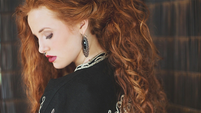Madelaine Petsch 2019