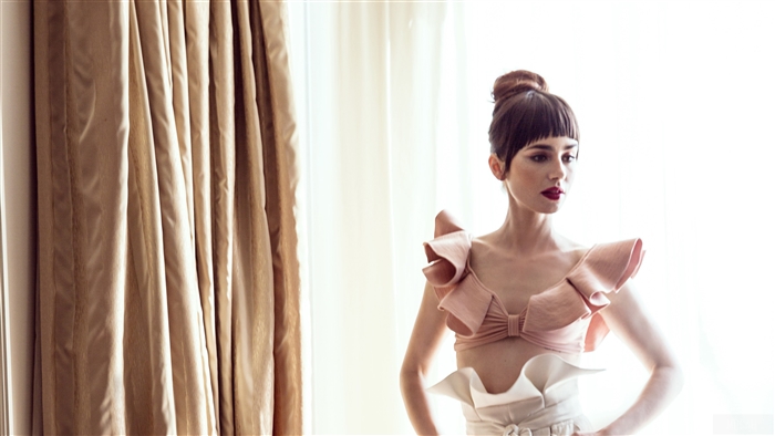 Lily Collins 2019