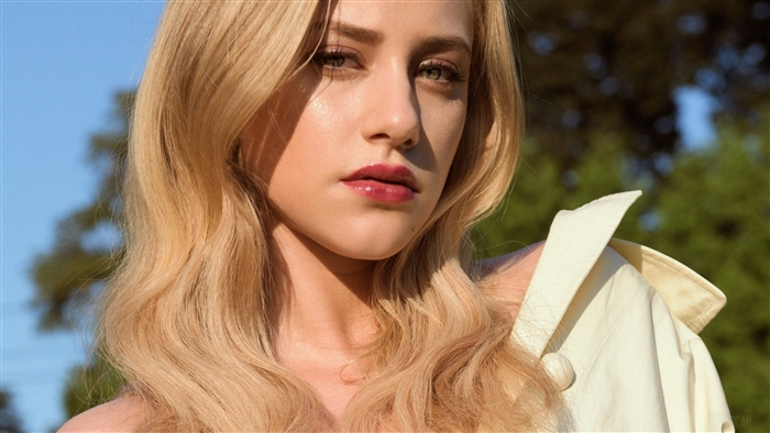 Lili Reinhart 2019