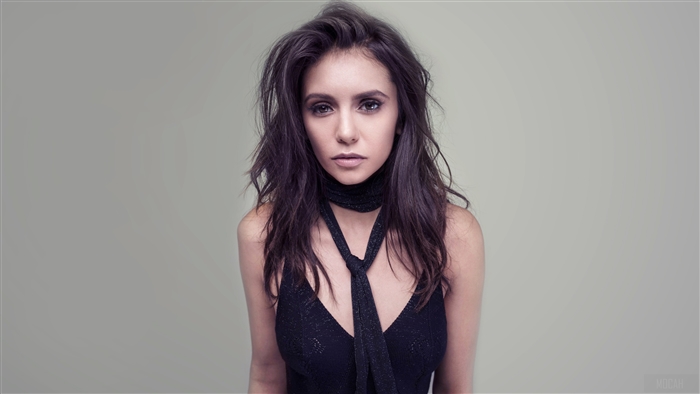 Nina Dobrev