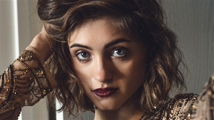 Natalia Dyer Closeup