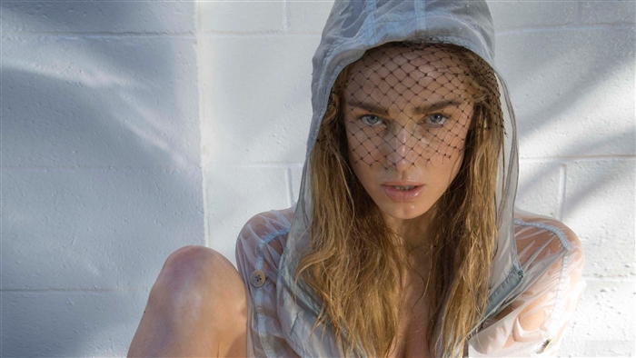 Caity Lotz 4K